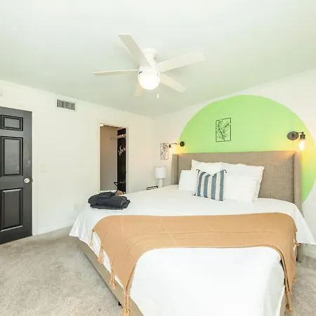 Modern 2br With Optional Parking Near Vanderbilt & Music Row, Walk To Centennial Park & Mins To Broadway Apartment *