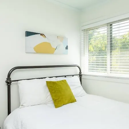 Apartment Modern 2br With Optional Parking Near Vanderbilt & Music Row, Walk To Centennial Park & Mins To Broadway Nashville