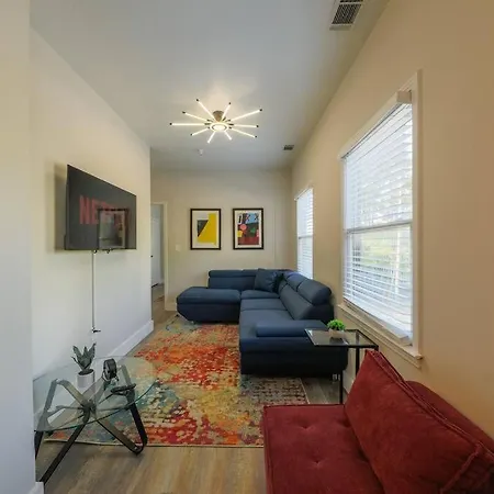 Apartment Chic 2br With Optional Parking Mins To Music Row, Vanderbilt & Broadway