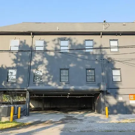 Trendy 2br Unit With King Beds And Optional Parking Near Broadway, Downtown & Hospitals