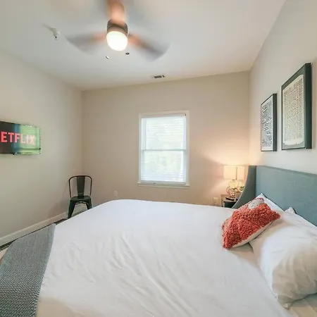 Apartment Trendy 2br Unit With King Beds And Optional Parking Near Broadway, Downtown & Hospitals Nashville