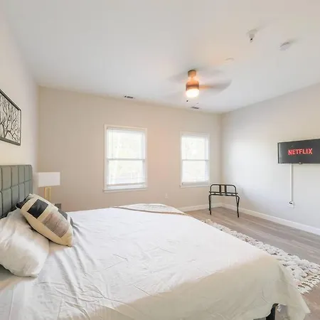 Apartment Trendy 2br Unit With King Beds And Optional Parking Near Broadway, Downtown & Hospitals Nashville