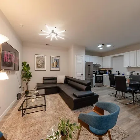Trendy 2br Unit With King Beds And Optional Parking Near Broadway, Downtown & Hospitals * Nashville