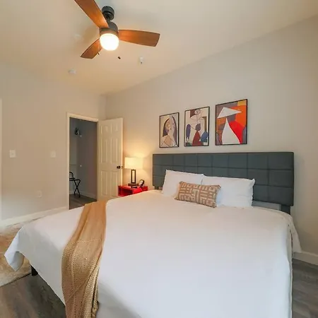 City-style Comfort 1br With King Bed And Optional Parking Close To Broadway, Downtown, Centennial Park Apartment *