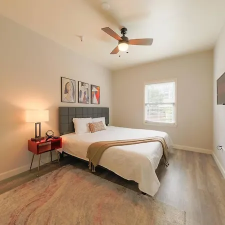 City-style Comfort 1br With King Bed And Optional Parking Close To Broadway, Downtown, Centennial Park Apartment *