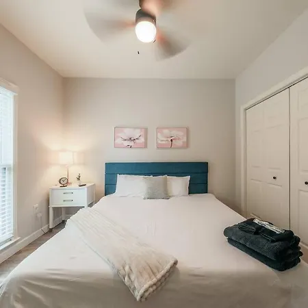 Cozy & 2br With Optional Parking Near Vanderbilt, Gulch & Honky Tonk Highway Apartment *