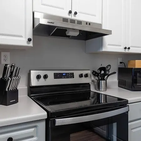 Cozy & 2br With Optional Parking Near Vanderbilt, Gulch & Honky Tonk Highway Apartment *