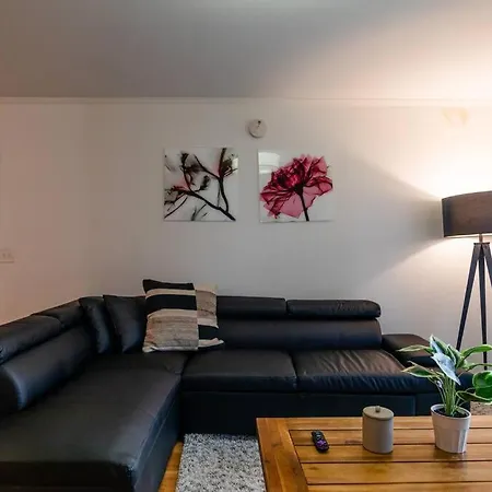 Bright & Cozy 2br Family Sleeps 6 With Private Balcony And Optional Parking Near Centennial Park & Broadway Apartment Nashville