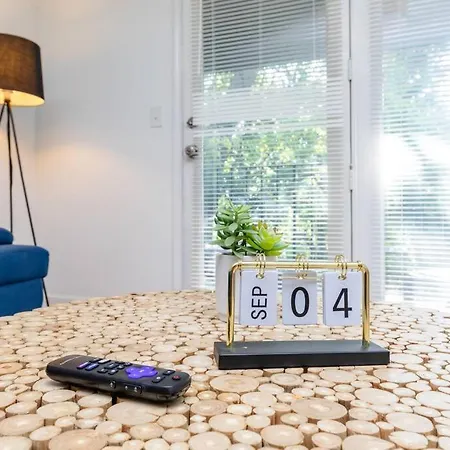 Midtown 2br Gem With Private Balcony And Optional Parking Walkable To Vanderbilt, Music Row & Centennial Park * Nashville