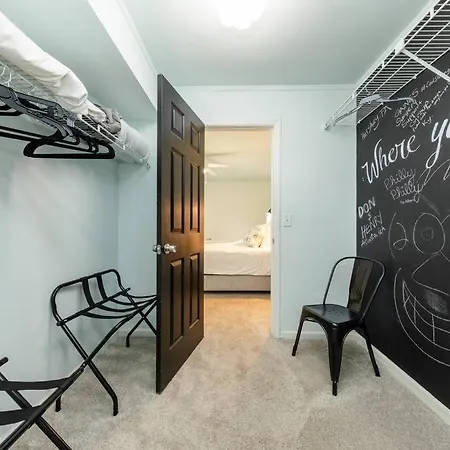 Midtown 2br Gem With Private Balcony And Optional Parking Walkable To Vanderbilt, Music Row & Centennial Park Nashville