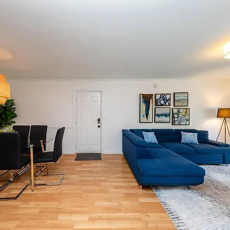 Midtown 2br Gem With Private Balcony And Optional Parking Walkable To Vanderbilt, Music Row & Centennial Park Apartment *