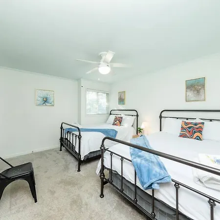Midtown 2br Gem With Private Balcony And Optional Parking Walkable To Vanderbilt, Music Row & Centennial Park