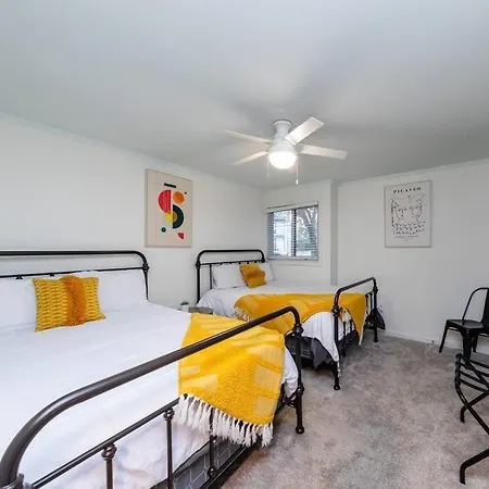 Stylish 2br With Balcony And Optional Parking Near Vanderbilt & Broadway Apartment Nashville