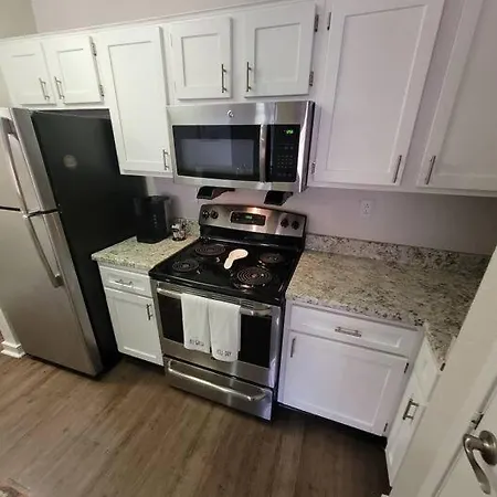 Cozy 2/1 Oasis With Fireplace In Tn