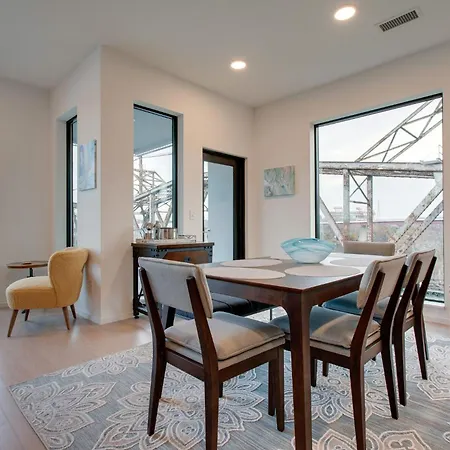 The Riverfront Vip - Walk To Broadway & Nissan Stadium - Free Garage Apartment *