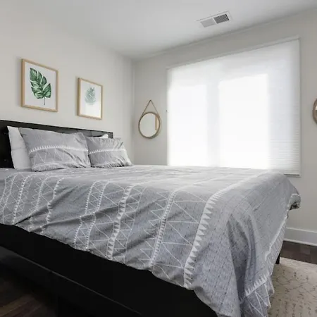 Modern Townhome, Large Game With Ping Pong, 10min To Downtown! Sleeps 10! *
