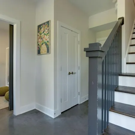 Modern Townhome, Large Game With Ping Pong, 10min To Downtown! Sleeps 10! Holiday home