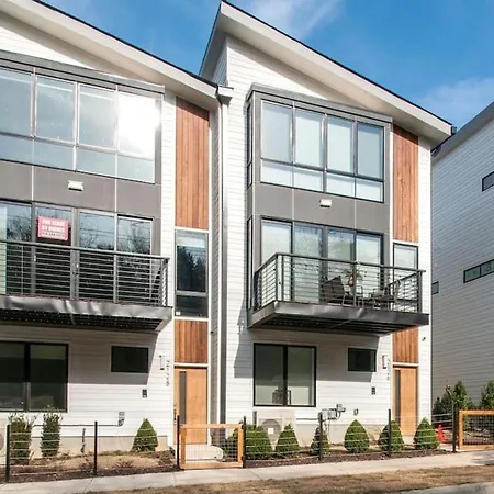 Modern Townhome, Large Game With Ping Pong, 10min To Downtown! Sleeps 10! Nashville