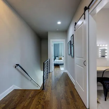 Holiday home Weho Home, Geodis Park, Mini-golf, Arcade, 10min To Downtown! Sleeps 10!