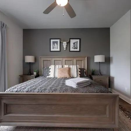 Weho Home, Geodis Park, Mini-golf, Arcade, 10min To Downtown! Sleeps 10! Holiday home Nashville