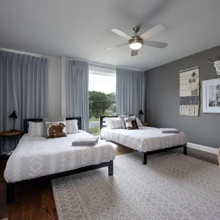 Weho Home, Geodis Park, Mini-golf, Arcade, 10min To Downtown! Sleeps 10! Holiday home *