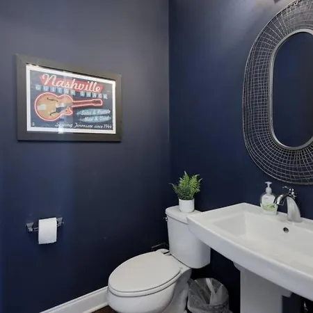 Holiday home Weho Home, Geodis Park, Private Movie Theater! 10min To Broadway! Sleeps 10!