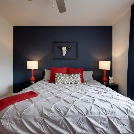 Weho Home, Geodis Park, Private Movie Theater! 10min To Broadway! Sleeps 10! Holiday home Nashville