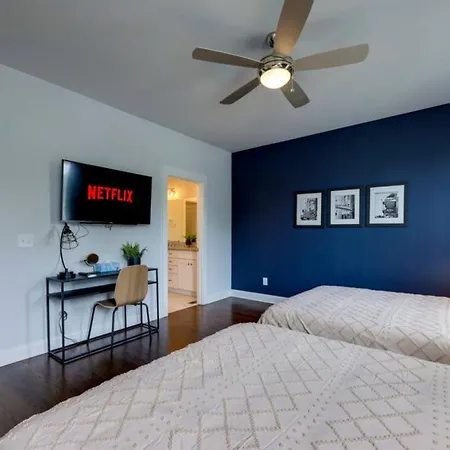 Weho Home, Geodis Park, Private Movie Theater! 10min To Broadway! Sleeps 10! Holiday home