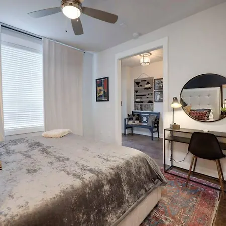 Weho Home, Geodis Park, Private Movie Theater! 10min To Broadway! Sleeps 10! Holiday home *