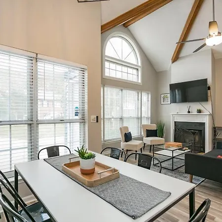Modern Loft/ Minutes From The Airport Holiday home Nashville