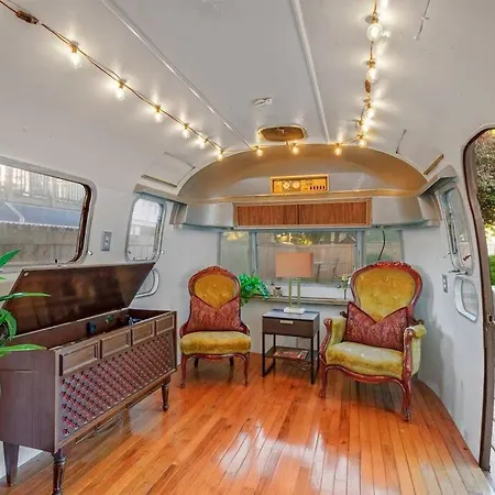 The Wingate Hot Tub & Airstream Oasis Nashville