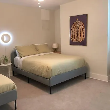 East Garden With 3 Bedrooms Apartment *
