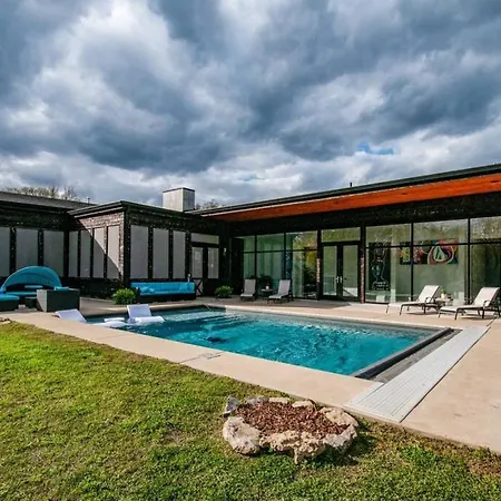 Unique Modern Ranch W Year Round Pool And Hot Tub Holiday home Nashville