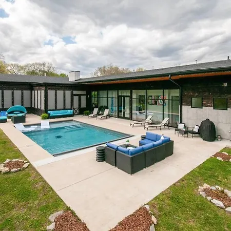 Holiday home Unique Modern Ranch W Year Round Pool And Hot Tub