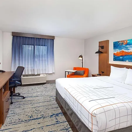 La Quinta By Wyndham Airport Hotel 3*