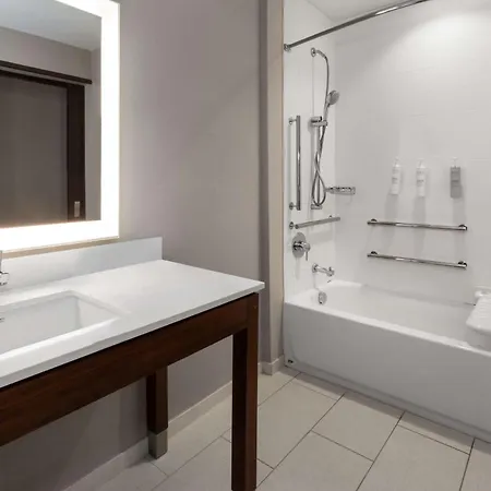 Hampton By Hilton Airport Century Place