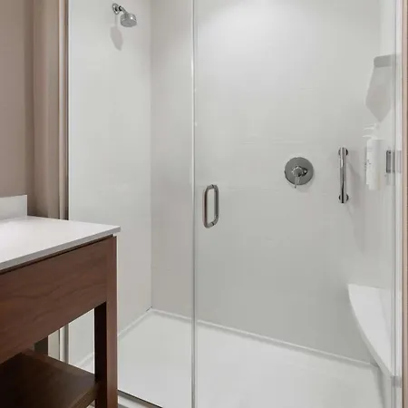 Hampton By Hilton Airport Century Place Nashville