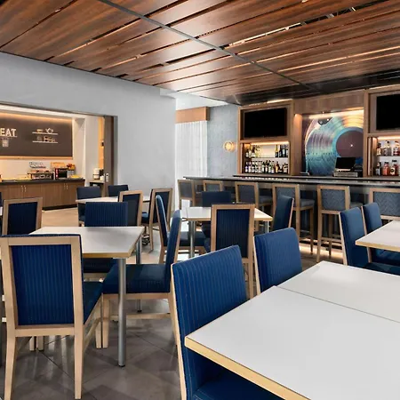 Hotel Hampton By Hilton Airport Century Place Nashville