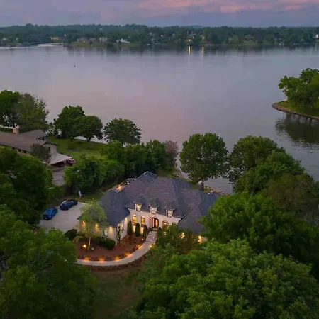 Luxury@lake Mansion Pool/hot Tub For Discerning Tastes Holiday home