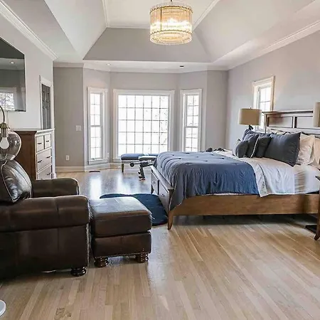 Holiday home Luxury@lake Mansion Pool/hot Tub For Discerning Tastes Nashville