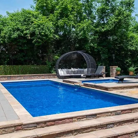 Luxury@lake Mansion Pool/hot Tub For Discerning Tastes Holiday home