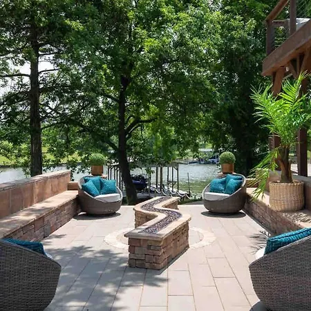 Luxury@lake Mansion Pool/hot Tub For Discerning Tastes Holiday home *