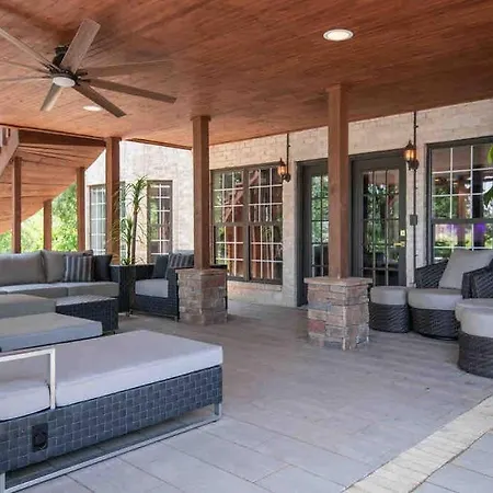 Luxury@lake Mansion Pool/hot Tub For Discerning Tastes Holiday home Nashville