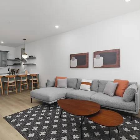 Apartment Chic And Cozy Designer 3 Miles To Downtown