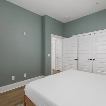 Chic And Cozy Designer 3 Miles To Downtown Apartment Nashville