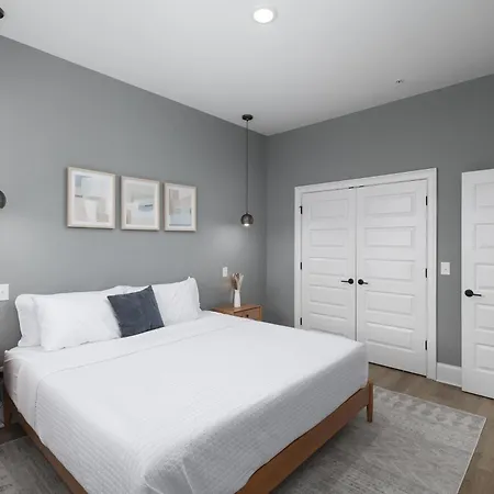 Stunning Spacious Near Restaurants & Coffee *