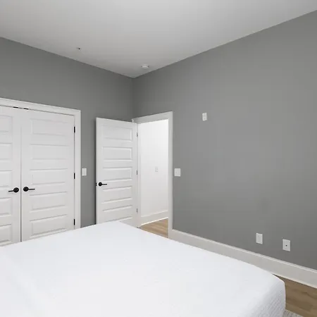 Stunning Spacious Near Restaurants & Coffee Apartment