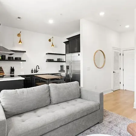 Near Downtown Broadway & Stadium - Free Parking Apartment Nashville