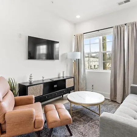 Apartment Near Downtown Broadway & Stadium - Free Parking