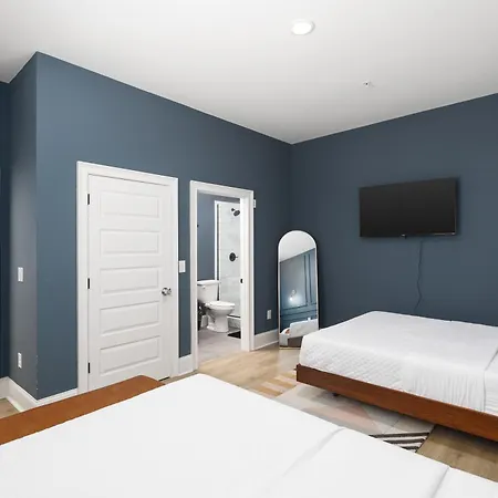 Chic East With Free Parking 3 Mi To Broadway Apartment *